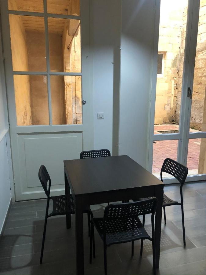 Studio Plein Coeur De Libourne Apartment Bagian luar foto